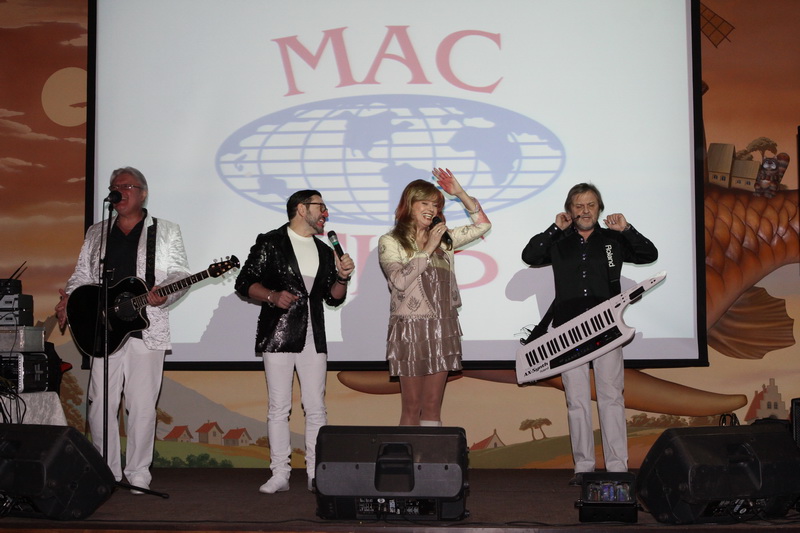 Выступление ВИА «Самоцветы» на торжественном ужине XII ежегодной конференции МАС ГНБ
