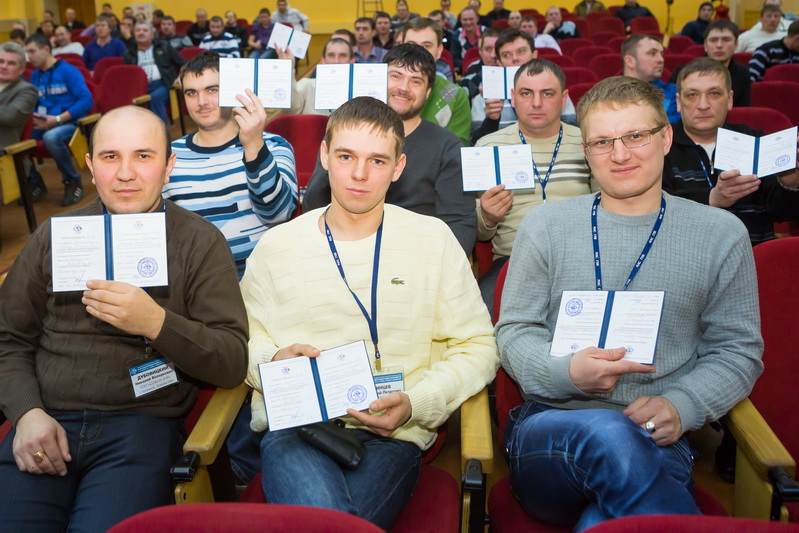 Счастливые обладатели квалификационных удостоверений МАС ГНБ