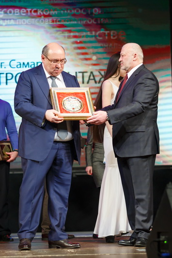 вручение памятных наград
